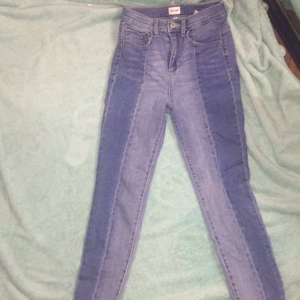 Sneak peek jeans
